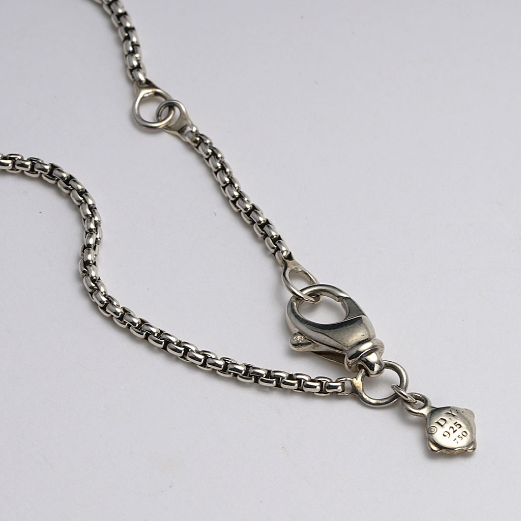 Pavé Crossover Pendant Necklace in 18K White Gold with Diamonds, 21mm | David  Yurman