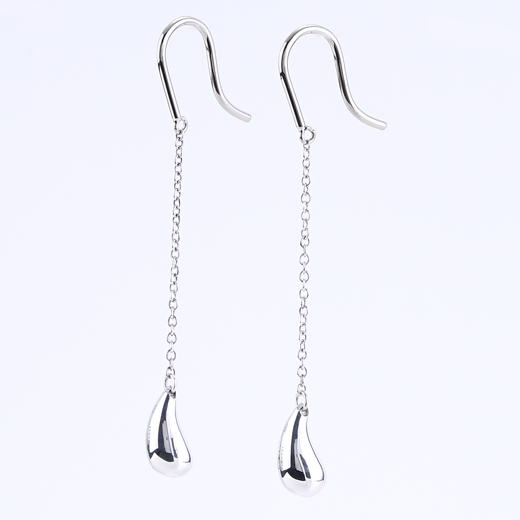 Tiffany & Co. Elsa Peretti Teardrop Earrings in Silver | New York 