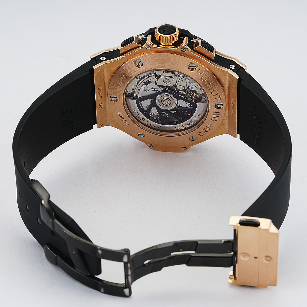 Hublot Big Bang cased in 18k rose gold featuring a black dial - S
