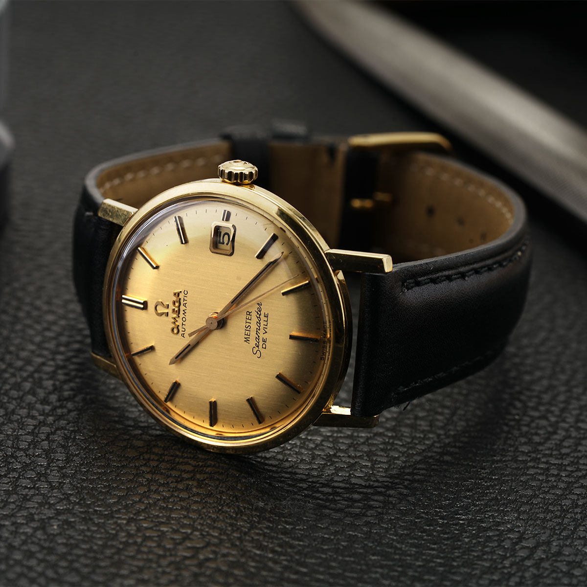 Omega seamaster deville 18k gold hotsell