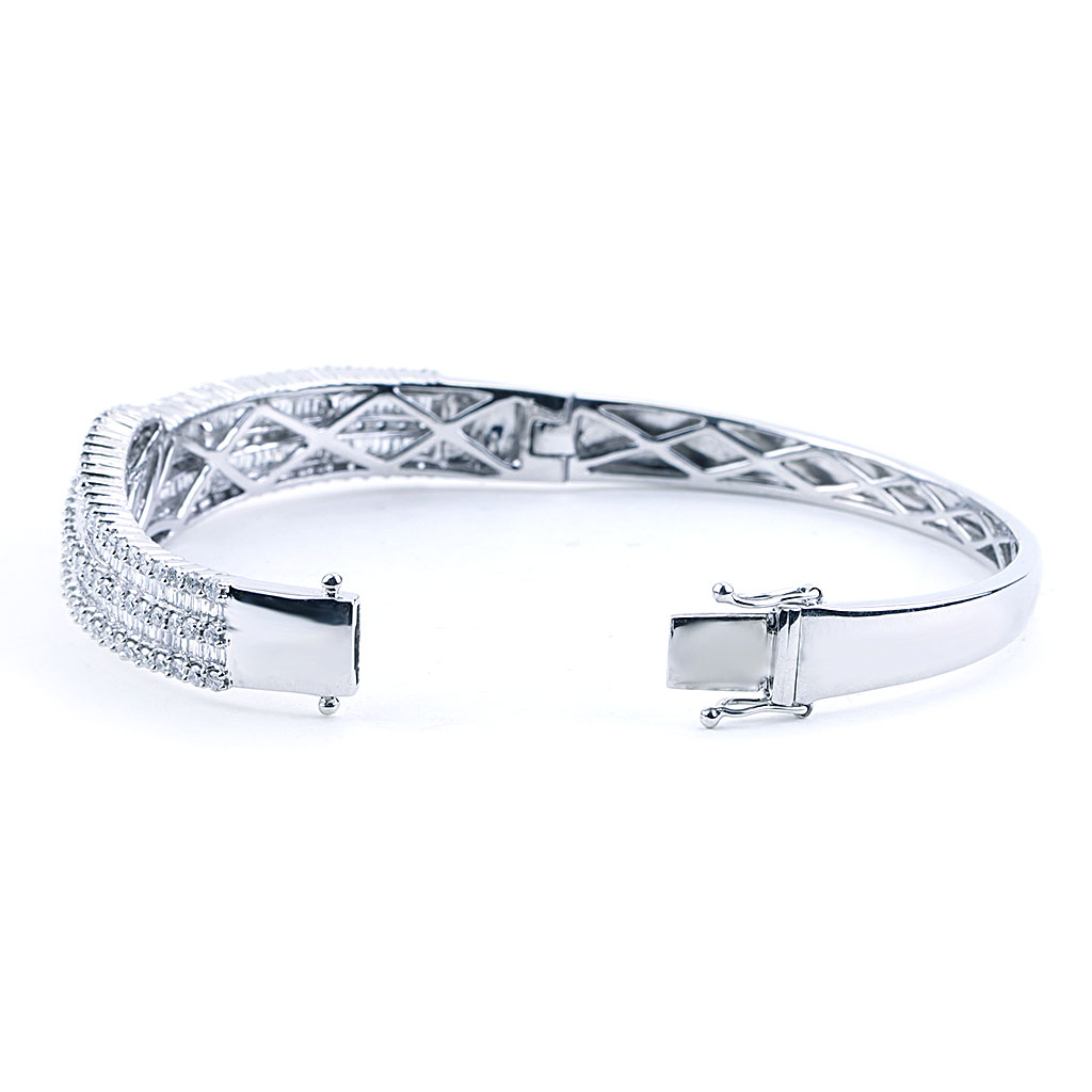 Diamond Bangle Kada Silver | Elegant and Dazzling Diamond-Adorned Silver Kada  Bangles – NEMICHAND JEWELS