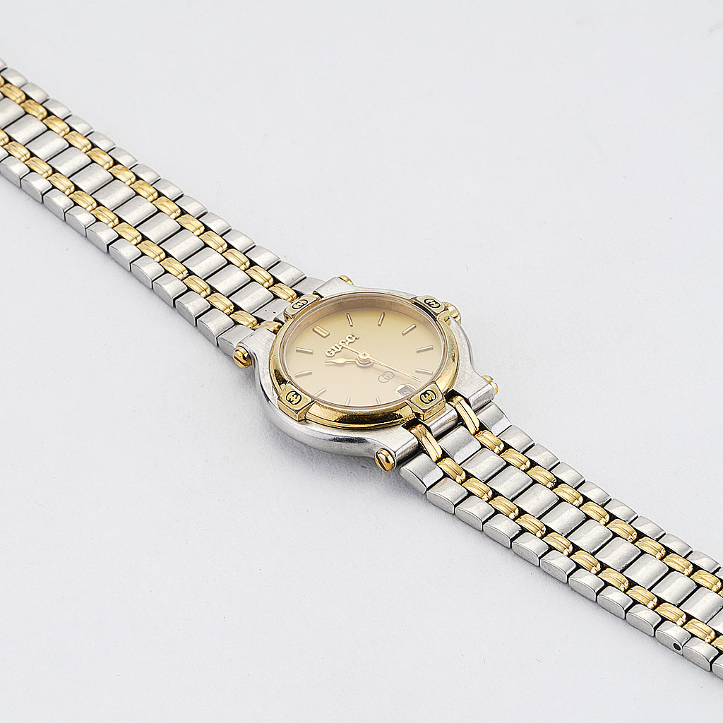 draai boycot Heiligdom Gucci 9000L 25mm Ladies Two Tone Watch | New York Jewelers Chicago