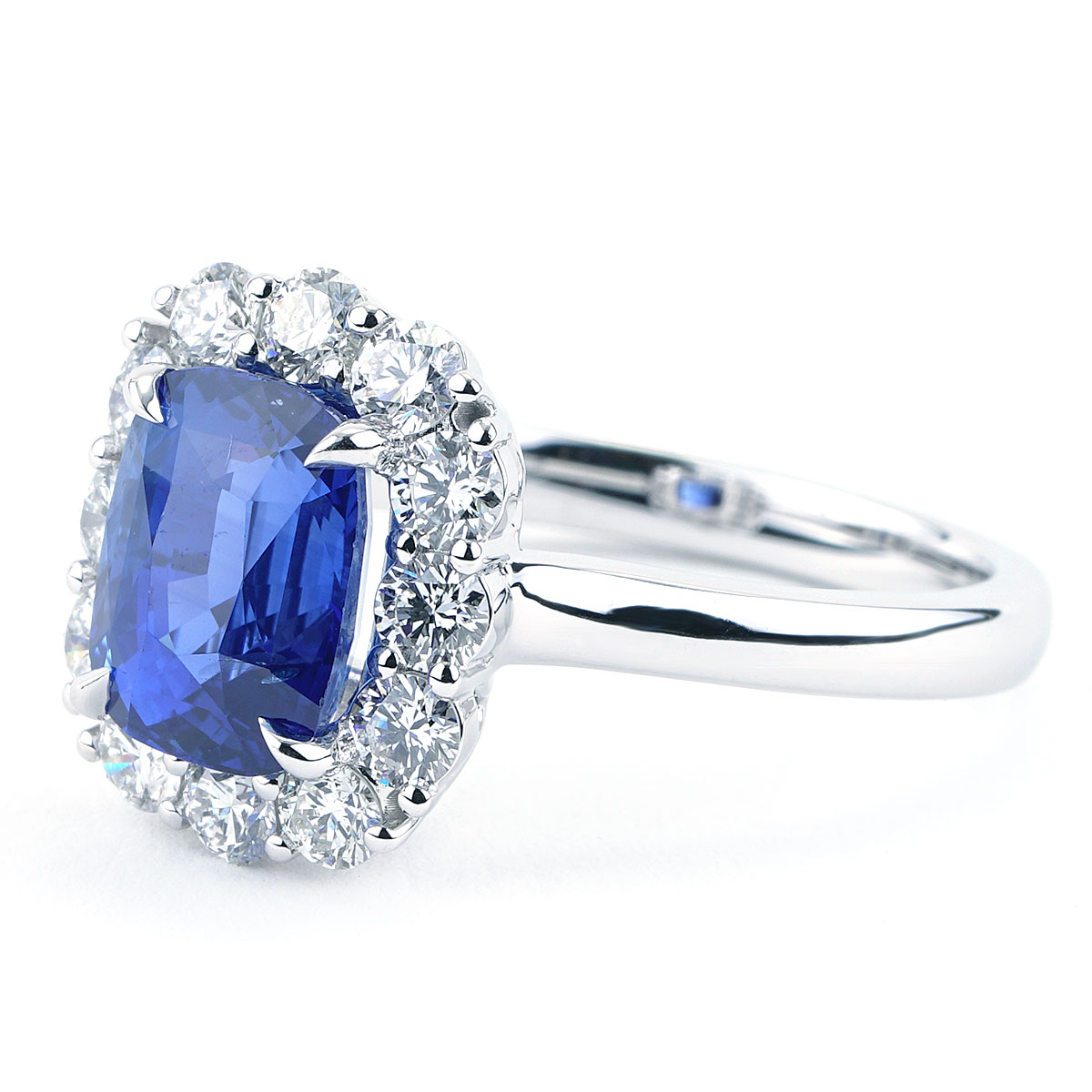 Cushion cut 2025 sapphire halo ring