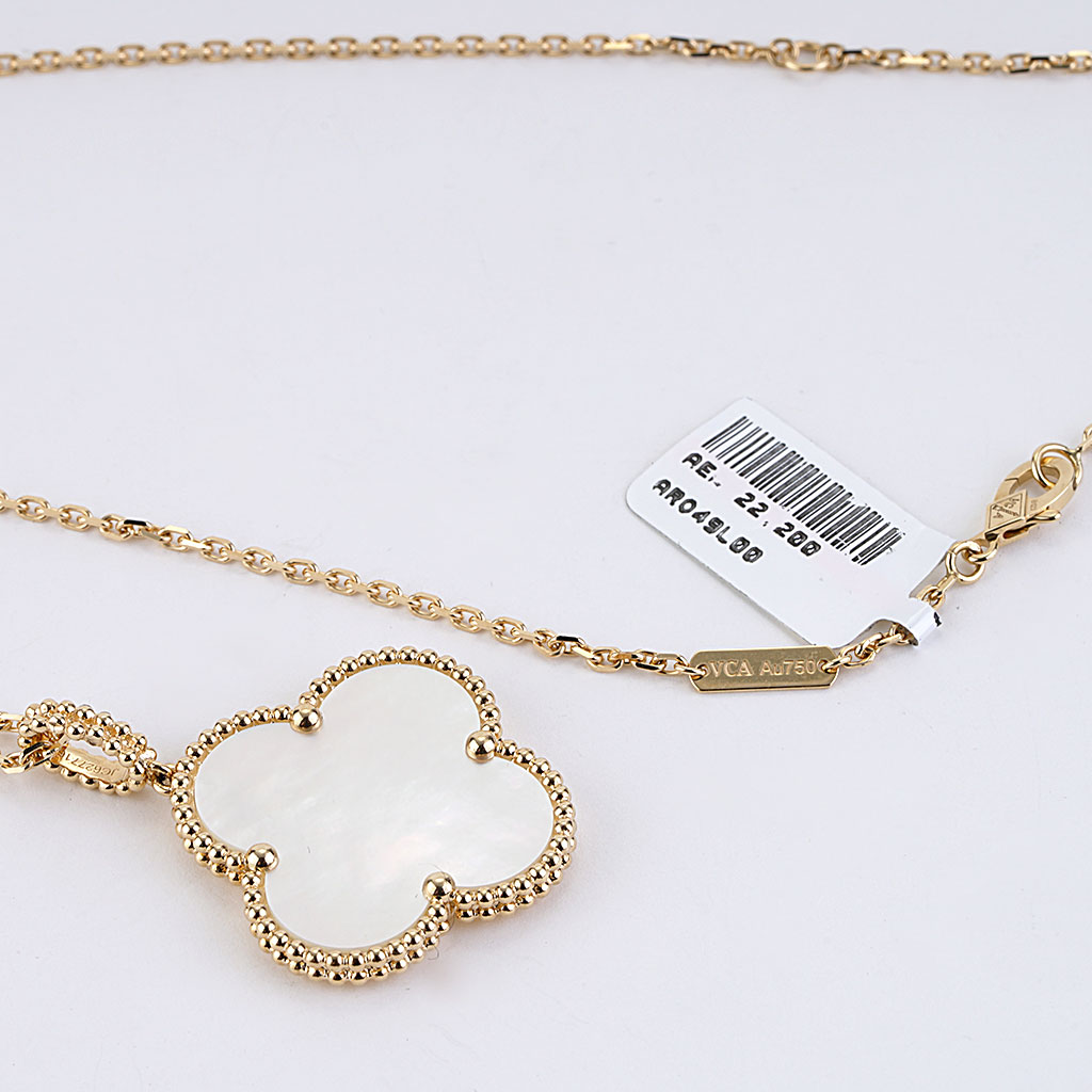 Magic Alhambra long necklace, 1 motif 18K yellow gold - Van Cleef