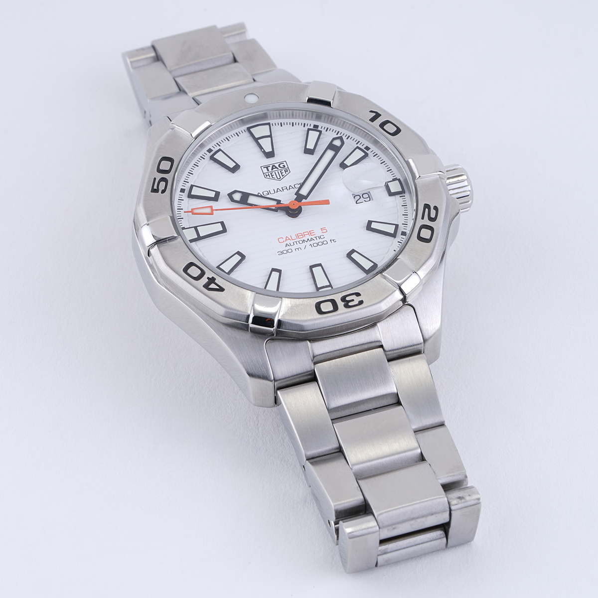 Tag heuer aquaracer online calibre 5 white dial